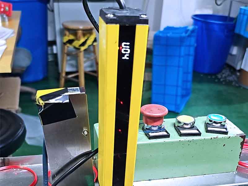 單邊光柵的動態(tài)靈敏度調(diào)節(jié)與校準方法