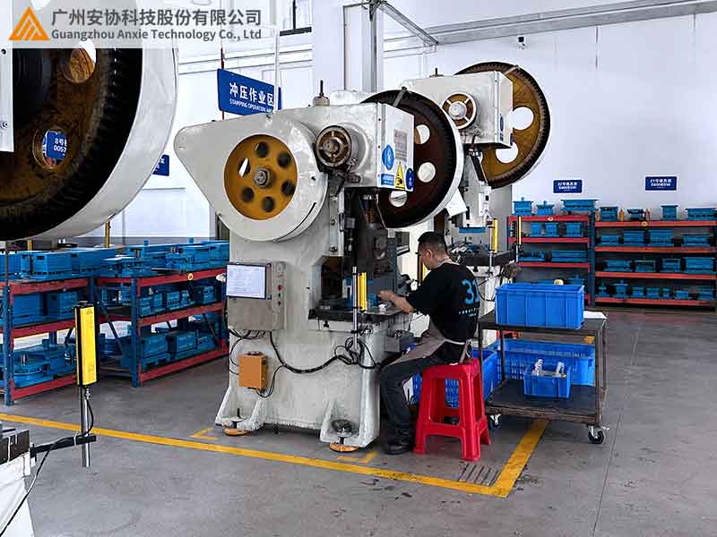 沖床注塑機(jī)專用安全光柵解決方案