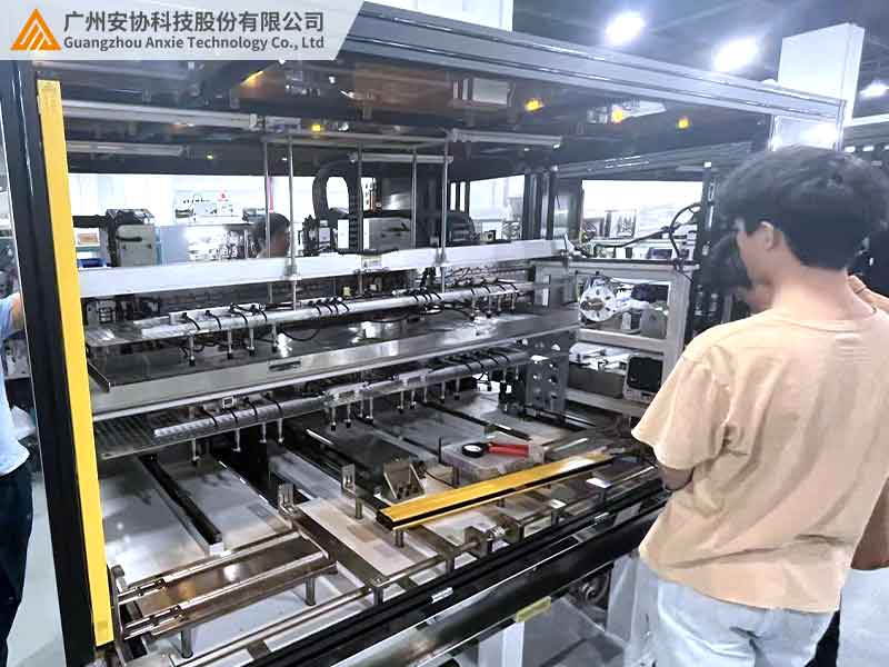 安全光柵如何實(shí)現(xiàn)設(shè)備緊急停機(jī)
