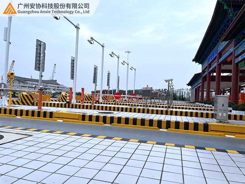 高速收費(fèi)站車輛分離光柵案例現(xiàn)場.jpg