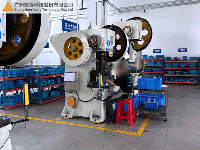 沖床安全光柵應用案例.jpg
