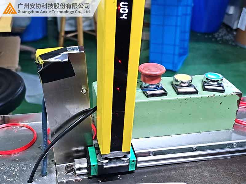 對(duì)射式與反射式安全光柵優(yōu)缺點(diǎn).jpg