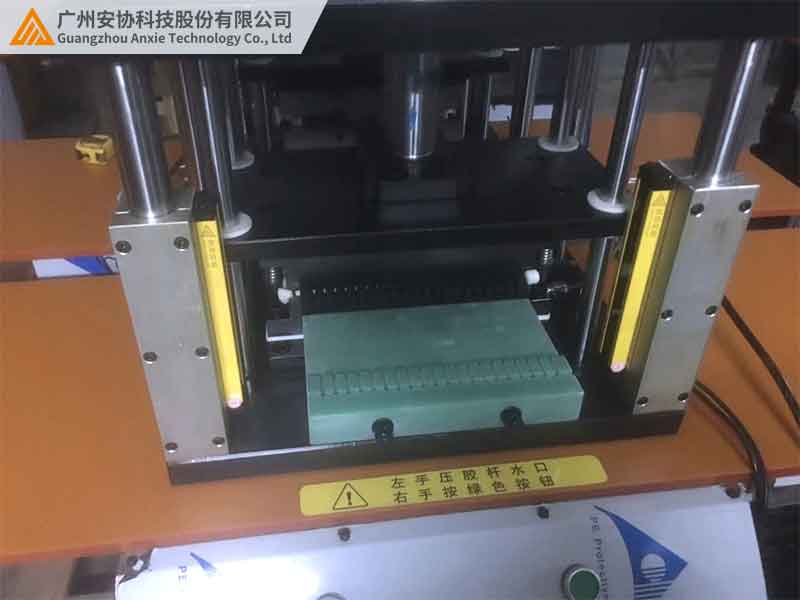 安全光幕小型沖壓設(shè)備選型指南